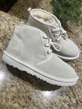UGG Big Kids White Suede Lace-Up Ankle Neumel Boots 4